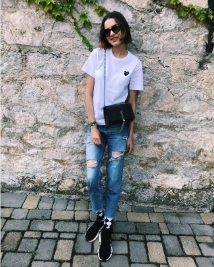 Barbora Brušková a jej potrhané džínsy 