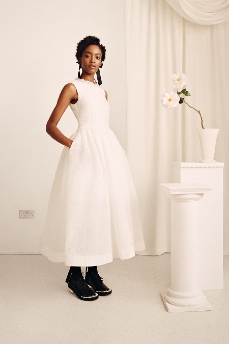 Lookbook Simone Rocha x H&M predstavuje nové dynamické tváre po boku modeliek