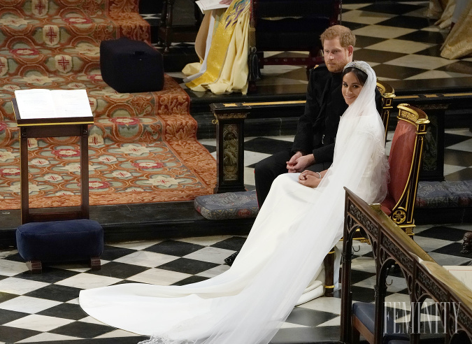 Meghan Markle a princ Harry počas svadobného obradu v Kaplnke sv.Juraja