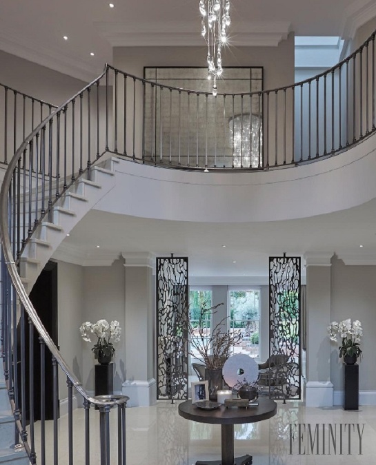 Dizajn jej vily v Surrey je stelením elegancie s nádychom minulosti, luxusu, pritom však vo veľmi čistých líniách a prírodných textúrach