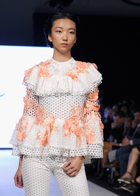 Romantické pocity a ženskú citlivosť vyjadila prostredníctvom svojej kolekcie aj dizajnérka Lee Yu jung so svojou značkou LBYL
