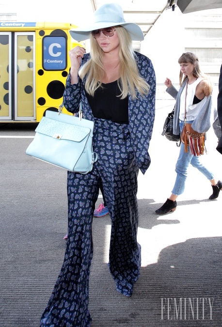 Speváčka Kesha využila prvky baby blue vo svojich doplnkoch