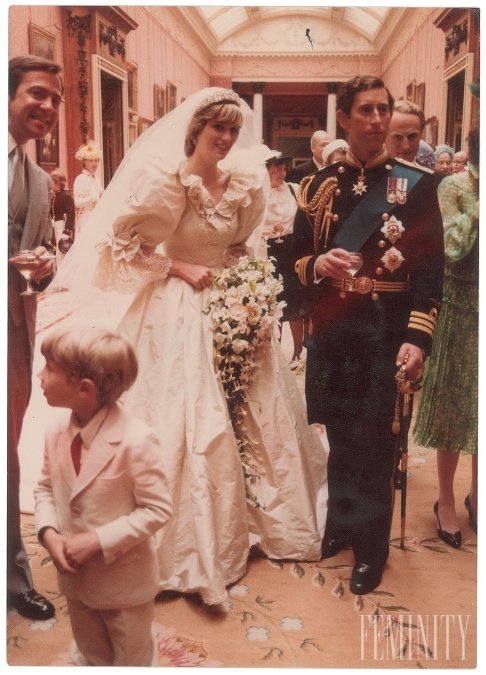 Jedny z najikonickejších svadobných šiat v histórii dostávajú moderné osvieženie, interpretáciu dnes, o 43 neskôr. 