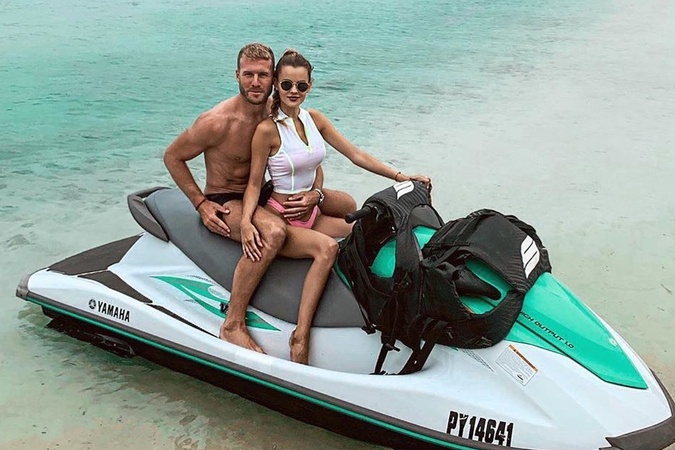 Adrenalín na vodnom skútri dokáže byť vo dvojici zábava, takto to pristalo mladým manželom