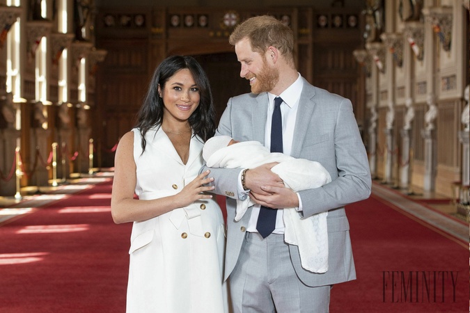 Vojvodkyňa Meghan a jej manžel princ Harry sa tešia z maličkého synčeka