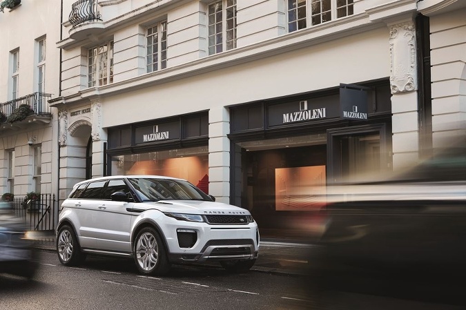 Prémiové kompaktné SUV ponúka celý rad nových dizajnových prvkov a technológií, ktoré ešte posilnia jeho pozíciu lídra na trhu Prémiové kompaktné SUV ponúka celý rad nových dizajnových prvkov a technológií, ktoré ešte posilnia jeho pozíciu lídra na trhu