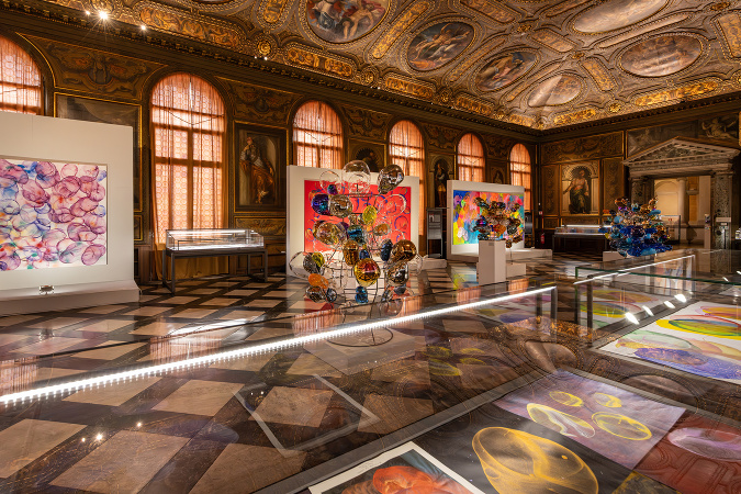 Celosvetovo uznávaný umelec Jiří Georg Dokoupil otvára samostatnou výstavou Benátske bubliny novú etapu svojej všestrannej a experimentálnej umeleckej tvorby