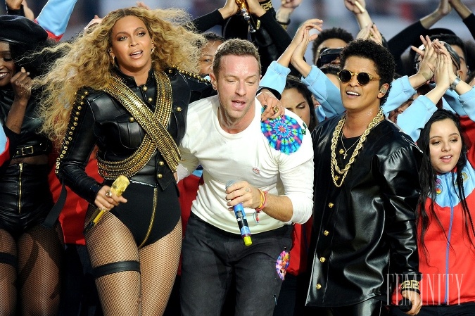 Bola to šou, o ktorej hovorili všetci. I keď za najväčšiu hviezdu mala byť skupina Coldplay, pozornosť im vyfúkla čokoládová kráska, Beyoncé.