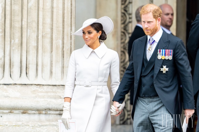 O tom, že si Meghan písala denník, povedala aj novinárom, ktorí ju oslovili počas osláv platinového jubilea kráľovnej Alžbety II.
