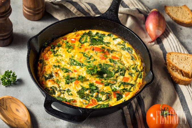 Tento recept na omeletu je plný proteínov, byliniek a iných výživných látok, ktoré podporujú dlhovekosť. Tento recept na omeletu je plný proteínov, byliniek a iných výživných látok, ktoré podporujú dlhovekosť.