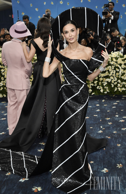 Demi Moore v róbe Thom Browne