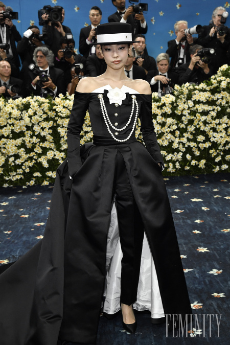 Jennie Kim v róbe Chanel