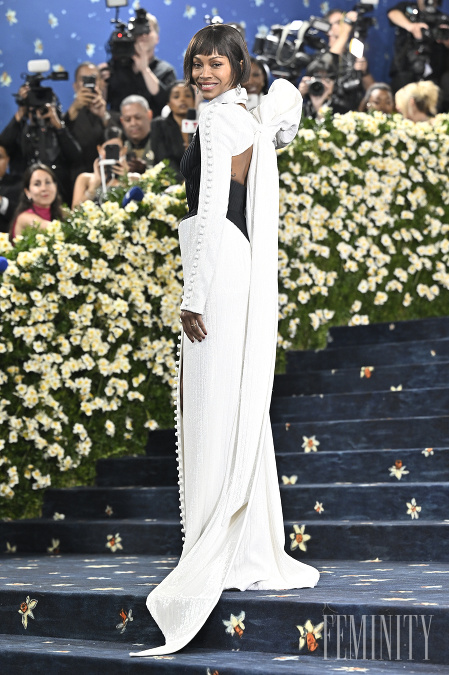 Zoe Saldana v róbe od Thom Browne