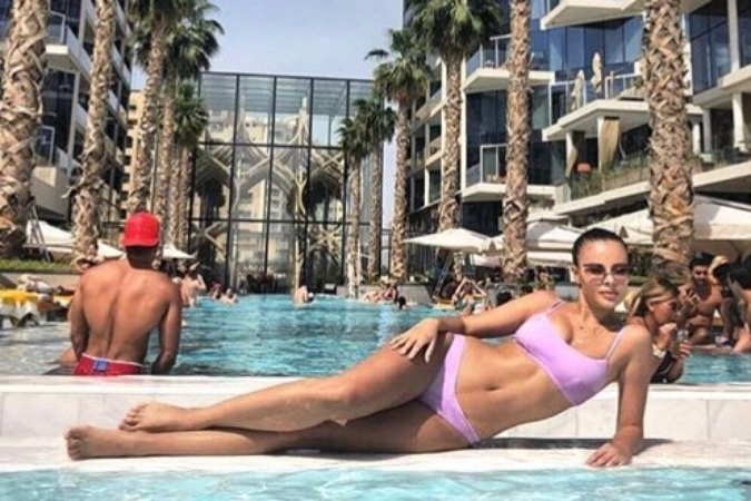 Krásna speváčka Monika Bagárová sa obliekla do farby roka