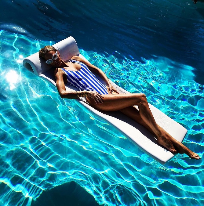 Topmodelka z Elite Bratislava, Michaela Kociánová, si na vode rada užíva v jednoduchosti, avšak v dokonalom pohodlí a elegancii