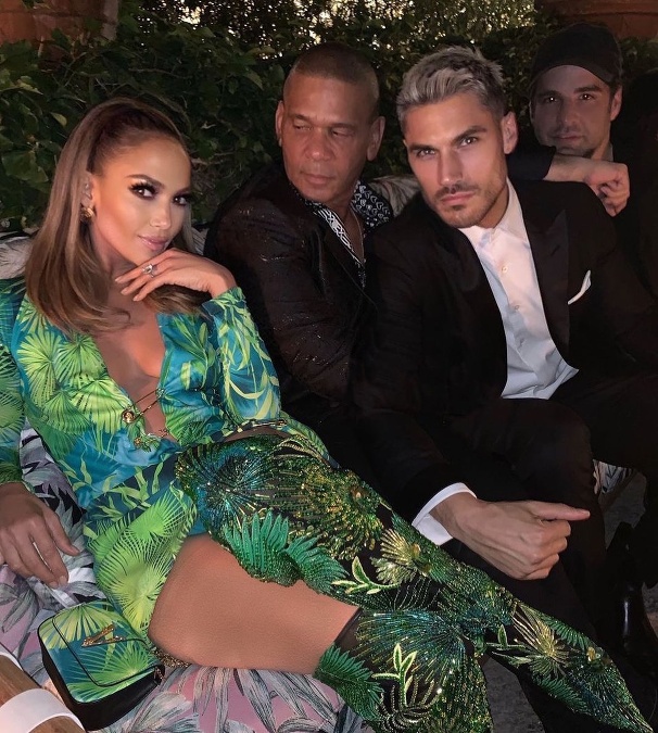 Britský kaderník Chris Appleton je dvorným kaderníkom Jennifer Lopez, Kim Kardashian, speváčky Dua Lipa, Ariana Grande, Katy Perry a mnohých ďaľších Britský kaderník Chris Appleton je dvorným kaderníkom Jennifer Lopez, Kim Kardashian, speváčky Dua Lipa, Ariana Grande, Katy Perry a mnohých ďaľších