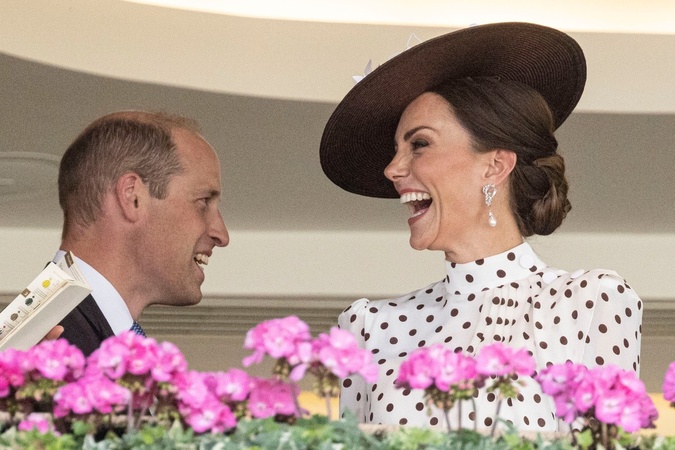 Kate stačí použiť jedno gesto, aby si získala Williamovu pozornosť