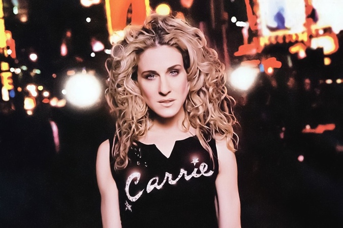 Do osobitného štýlu Carrie Bradshaw farebná manikúra nepatrila