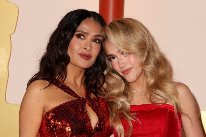 Valentina Paloma Pinault v šatách, ktoré mala jej mama Salma Hayek oblečené v roku 1997
