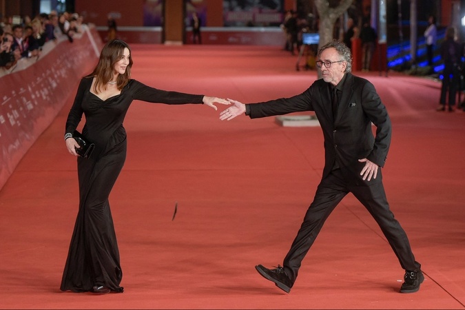 Monica Bellucci rok pred 60-tkou dokazuje, že láska kvitne v každom veku