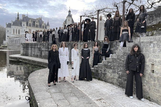 CHANEL Métiers d’art 2020/2021 a Virginie Viard, kreatívna riaditeľka fashion divízie CHANEL