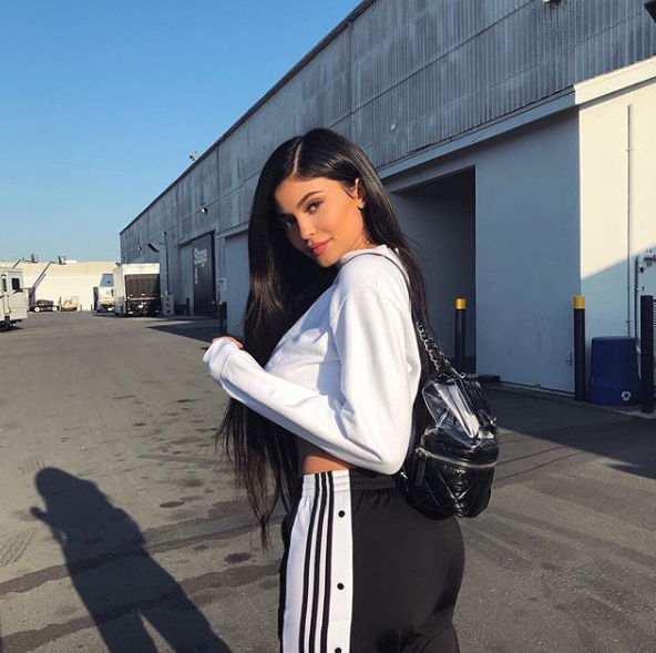 S tehotenstvom Kylie Jenner dokonca predbehla aj svoju staršiu sestru, Kendall Jenner