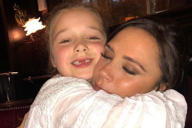 Návrhárka Victoria Beckham učí svoju dcérku všetko podstatné