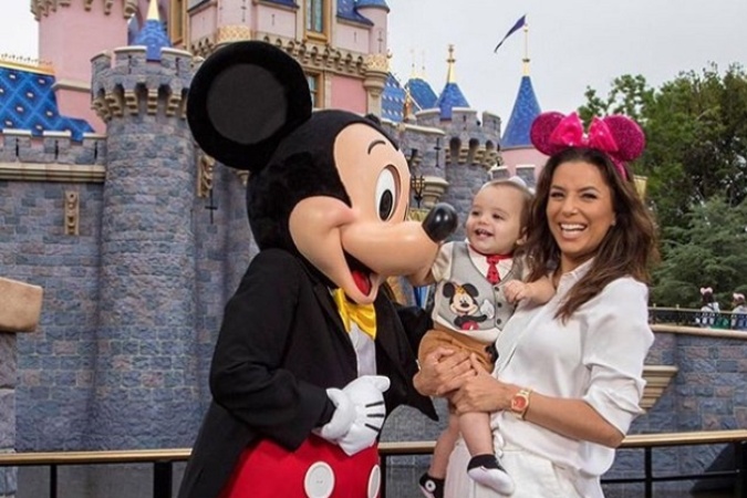 Eva Longoria strávila so svojím vytúženým synčekom Santim jeho prvé narodeniny v raji pre všetky deti aj pre dospelých, v Disneylande