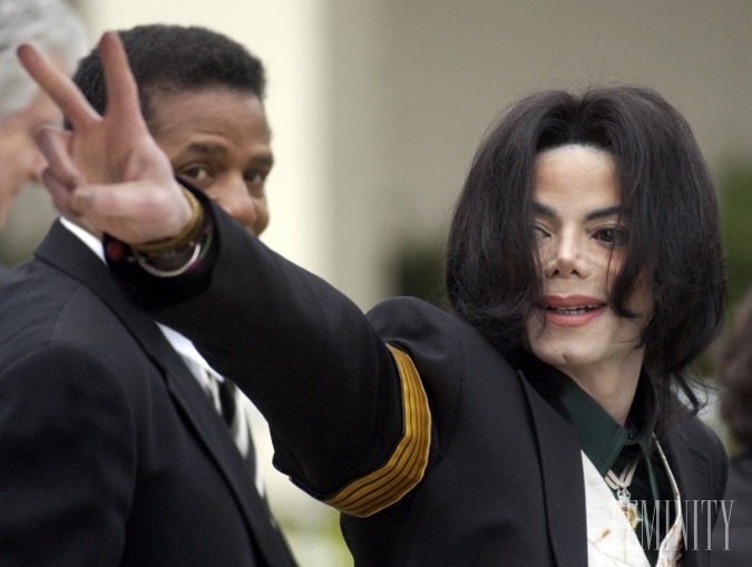 Spevák Michael Jackson bol nepochybne jednou z legiend a popových ikon, pre ktorého spev, zjav, či filantropiu, ho milovali fanúšikovia po celom svete Spevák Michael Jackson bol nepochybne jednou z legiend a popových ikon, pre ktorého spev, zjav, či filantropiu, ho milovali fanúšikovia po celom svete