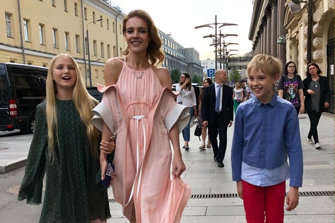 Chvíle strávene s mamou si Nataliiné drobce užívajú naplno
