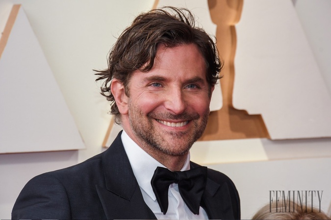 Bradley Cooper vraj randí s novou ženou, no zo šoubiznisu nie je, ale zo sveta politiky.