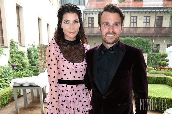 Leoš Mareš je šťastný trojnásobný otec: Manželka Monika krátko po pôrode ukázala ich dcérku, dostala nádherné meno