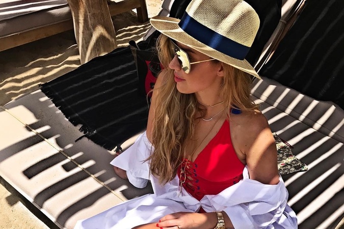 Letné horúčavy si majiteľka kliniky ENVY, Natália Selveková, nevie predstaviť bez dôkladnej ochrany svojich vlasov a pokožky hlavy