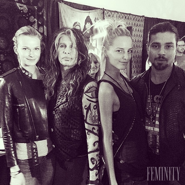 Modelky z agentúry Elite Model Management Michaela Kocianová a Karolína Mrozková so skupinou Aerosmith Modelky z agentúry Elite Model Management Michaela Kocianová a Karolína Mrozková so skupinou Aerosmith