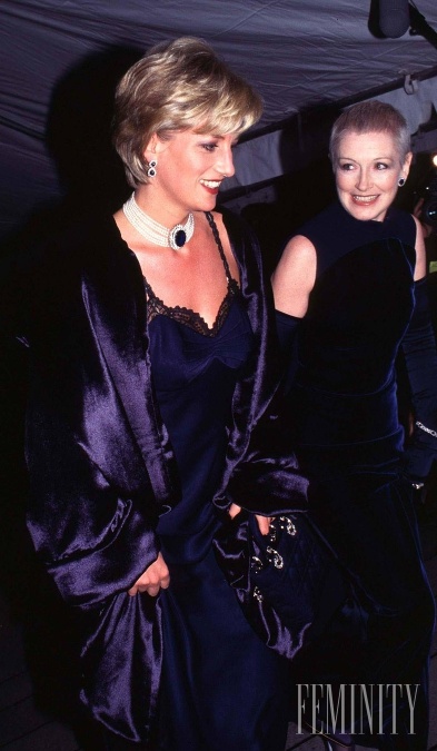 Diana unikla pravidlám princeznej a oblečeniu, ktoré mala princezná nosiť. Chcela oblečenie, ktoré bolo vhodné pre novú ženu, ktorou sa stala. Diana unikla pravidlám princeznej a oblečeniu, ktoré mala princezná nosiť. Chcela oblečenie, ktoré bolo vhodné pre novú ženu, ktorou sa stala.