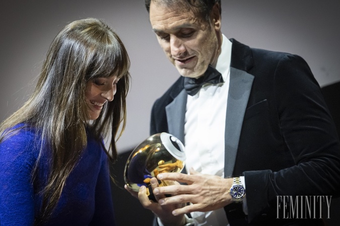 Koncom septembra sa objavila herečka Dakota Johnson na filmovom festivale v Zürichu a prevzala si aj cenu. 