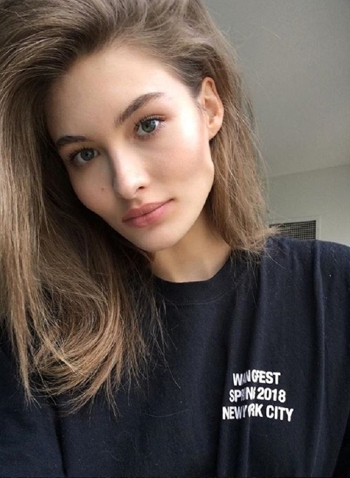 Grace Elizabeth sa vypracovala na modelku, ktorá má na instagrame svoj vlastný kult uctievateľov a nasledovateľov v počte viac než 450 tisíc