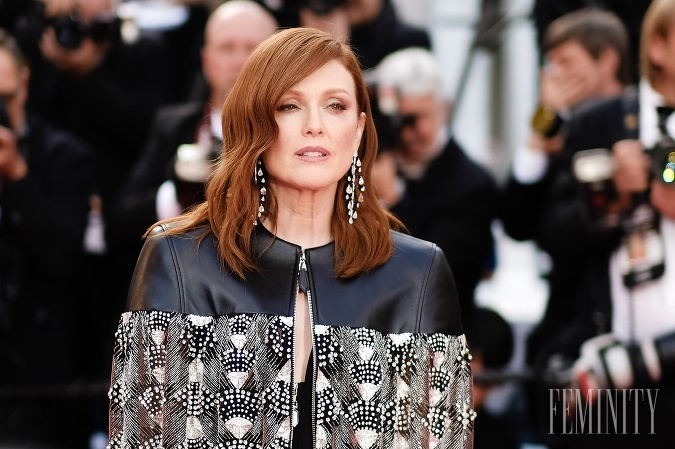 Moore si v novom filme zahrá Grace Atherton-Yu, ktorá žije na pohľad oslňujúci život pod dozorom bulváru s oveľa mladším manželom Joeom. Moore si v novom filme zahrá Grace Atherton-Yu, ktorá žije na pohľad oslňujúci život pod dozorom bulváru s oveľa mladším manželom Joeom.