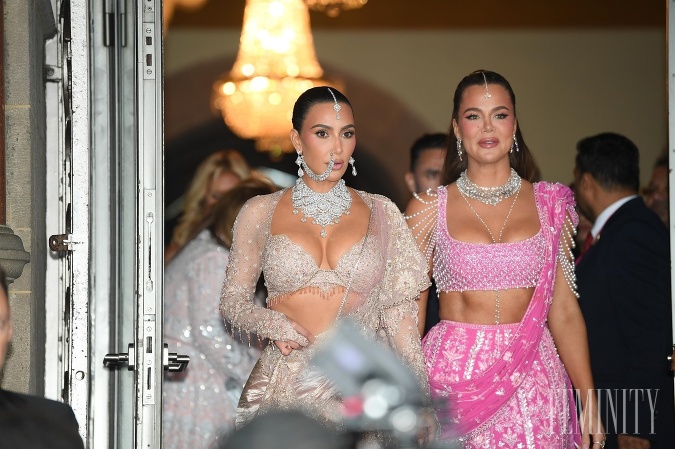  Do Indie však prileteli aj sestry Kardashianky – Kim a Khloe