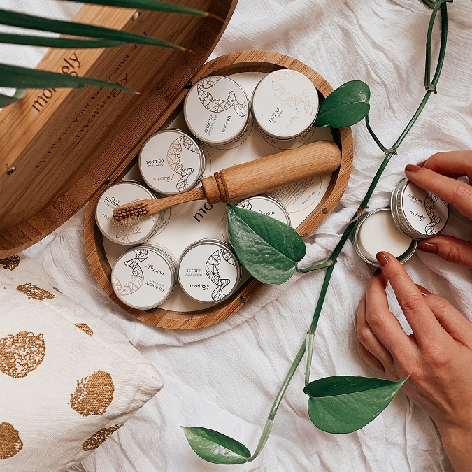 Moringa je označená ako superpotravina  –  posilňuje imunitu, zlepšuje športové výkony, podporuje zdravé chudnutie, pomáha pri rozbúrených hormónoch