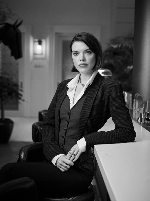Eva Vik aktuálne píše scenár k jej celovečernému filmu a pripravuje limitovaný televízny seriál pre (USA) Eva Vik aktuálne píše scenár k jej celovečernému filmu a pripravuje limitovaný televízny seriál pre (USA)