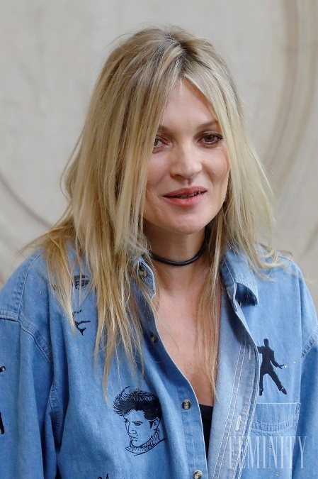 Takto sa Kate Moss predviedla len pred pár dňami v Paríži