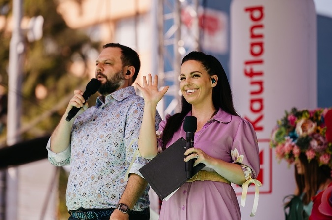 Junior a Veronika Hatala vás prevedú celým dňom ako moderátori 