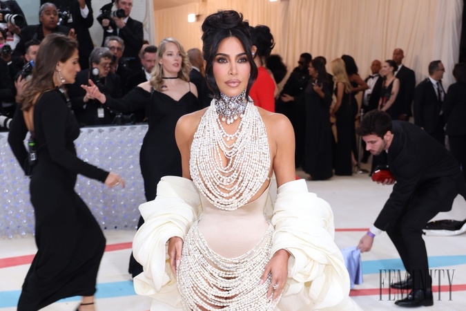 Zdá sa, že slávna Kim Kardashian to s herectvom myslí vážne. Najbližšie ju uvidíme v tomto ženskom filme...