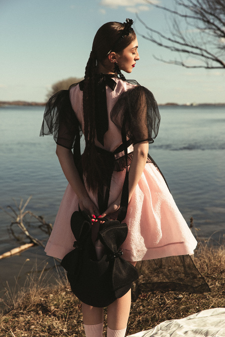 Barbora Hazuchová v romantickej kolekcii Simone Rocha x H&M