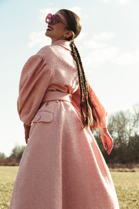 Kolekcia Simone Rocha x H&M zohľadňuje množstvo siluet, ozdobných tvarov a vplyvov, ktoré definovali svet Simone Rocha Kolekcia Simone Rocha x H&M zohľadňuje množstvo siluet, ozdobných tvarov a vplyvov, ktoré definovali svet Simone Rocha