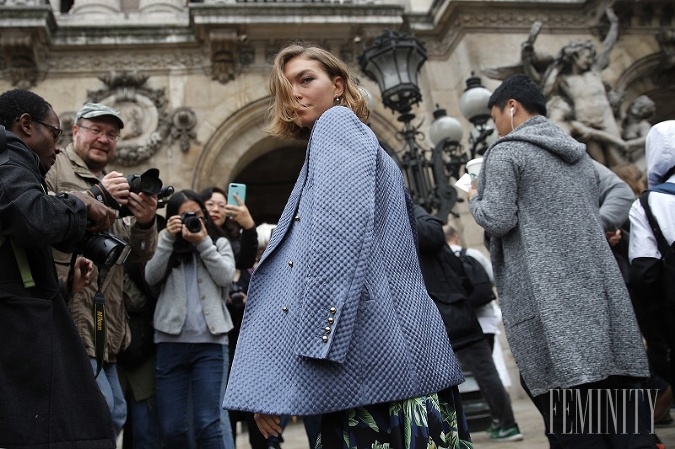 Modelka Arizona Muse v štýlovom saku