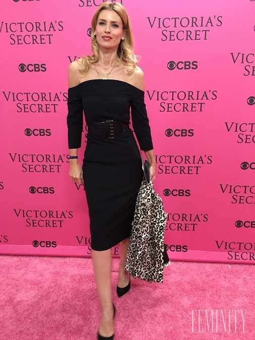 Nestarnúca modelka dorazila na túto prestížnu prehliadku v New Yorku ako skutočná diva, ktorou nepochybne stále je Nestarnúca modelka dorazila na túto prestížnu prehliadku v New Yorku ako skutočná diva, ktorou nepochybne stále je