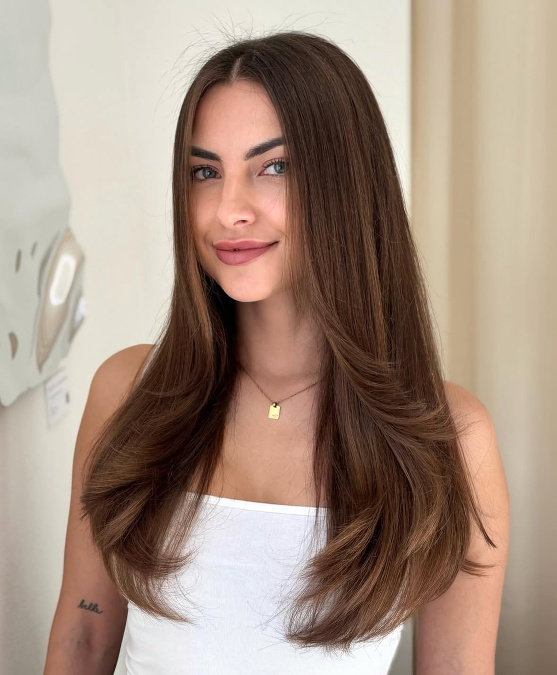 Najväčším hitom je určite fresh layers cut, moderný zostrih, ktorý sa prispôsobí tvaru tváre, zvýrazní črty a uľahčí každodenný styling Najväčším hitom je určite fresh layers cut, moderný zostrih, ktorý sa prispôsobí tvaru tváre, zvýrazní črty a uľahčí každodenný styling