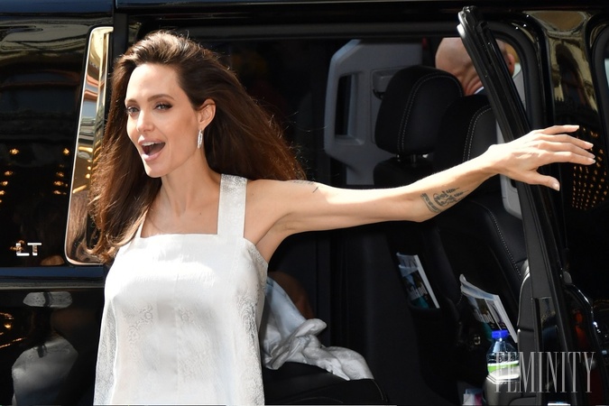 Anjelina Jolie prehovorila bez servítky o svojej orientácii aj sexe s rovnakým pohlavím